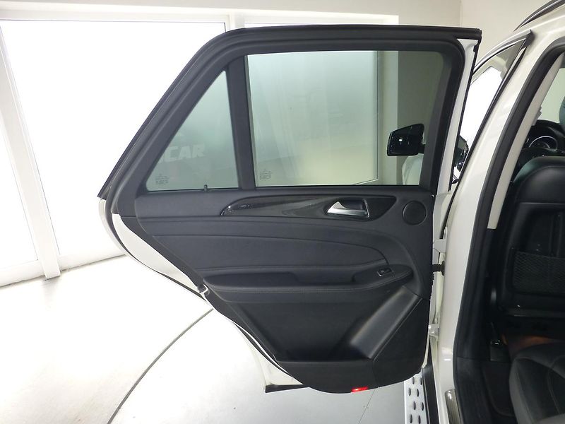 Mercedes-Benz GLE (2016) 350D*KAMER*TAŽ 3,5T*NEW ČR*AMG - fotka 16 z 28