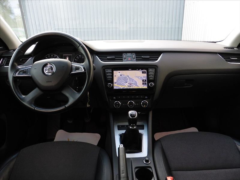 Škoda Octavia 2,0 TDi III Combi Style - fotka 10 z 13