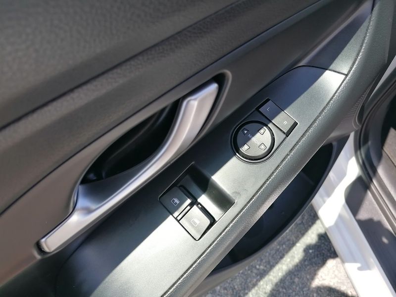 Hyundai i30 (2022) 1.0 T-GDi 88kw ČR, DPH - fotka 16 z 19