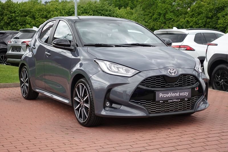 Toyota Yaris 1,5 HEV GR SPORT VIP Skyview - fotka 3 z 35