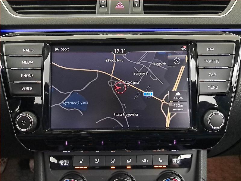 Škoda Superb (2017) Laurin&Klement 2.0 TDI, Kůže - fotka 13 z 19