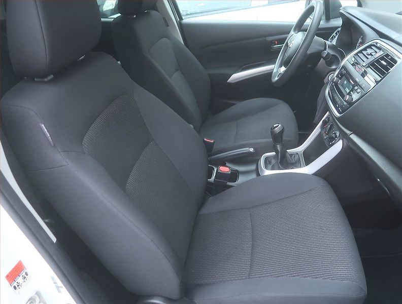 Suzuki SX4 S-Cross (2019) GL 1.0 BoosterJet, Serv.kniha - fotka 9 z 15