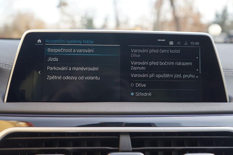 BMW Řada 7 745e H&K Panorama ZÁRUKA - fotka 32 z 42