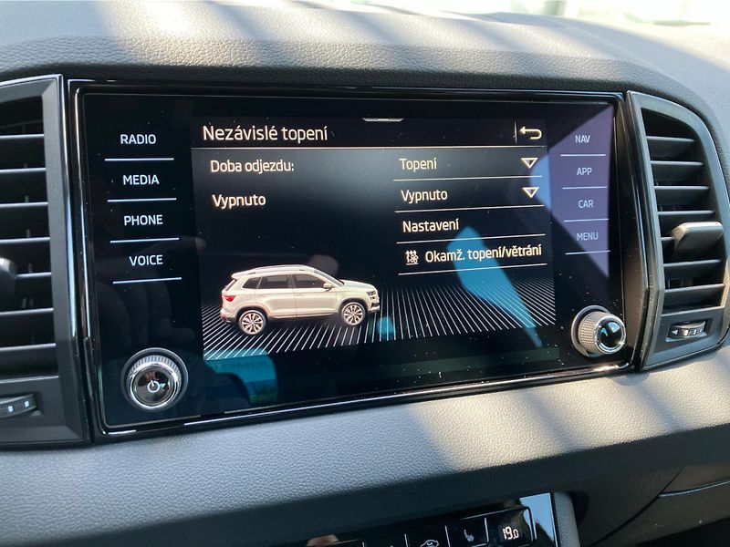 Škoda Karoq 2.0 TDi 110 kW SPORTLINE 4X4 D - fotka 16 z 30