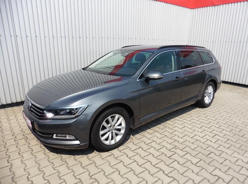 Volkswagen Passat Variant 1.4 TSi Highline Navi - fotka 1 z 17