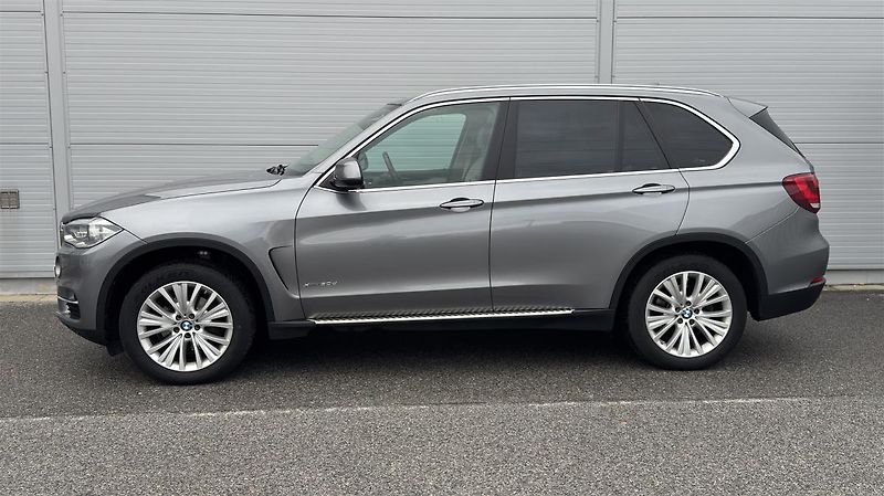BMW X5 xDrive30d - fotka 3 z 21