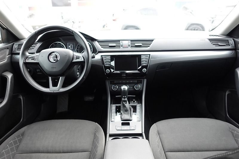 Škoda Superb 1.4 TSI 110kW Active Combi DSG - fotka 15 z 26