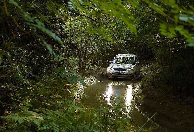 Land Rover Discovery.