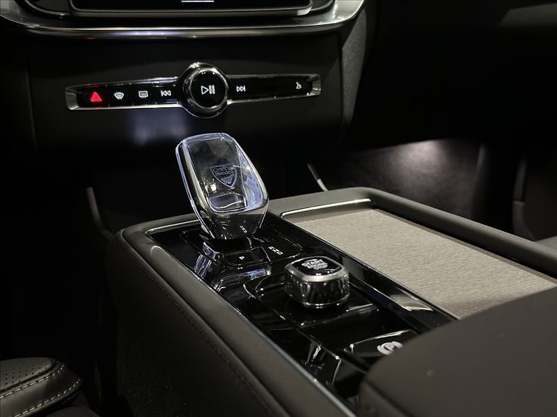 Volvo XC90 (2026) 2,0 T8  Ultra Bright - fotka 38 z 42