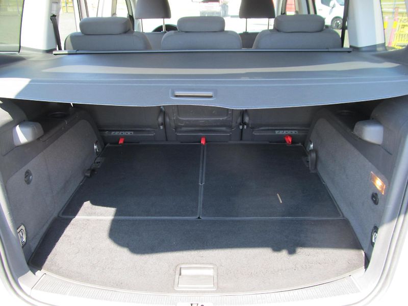Volkswagen Touran (2011) 2.0TDI 7 míst  - fotka 38 z 60