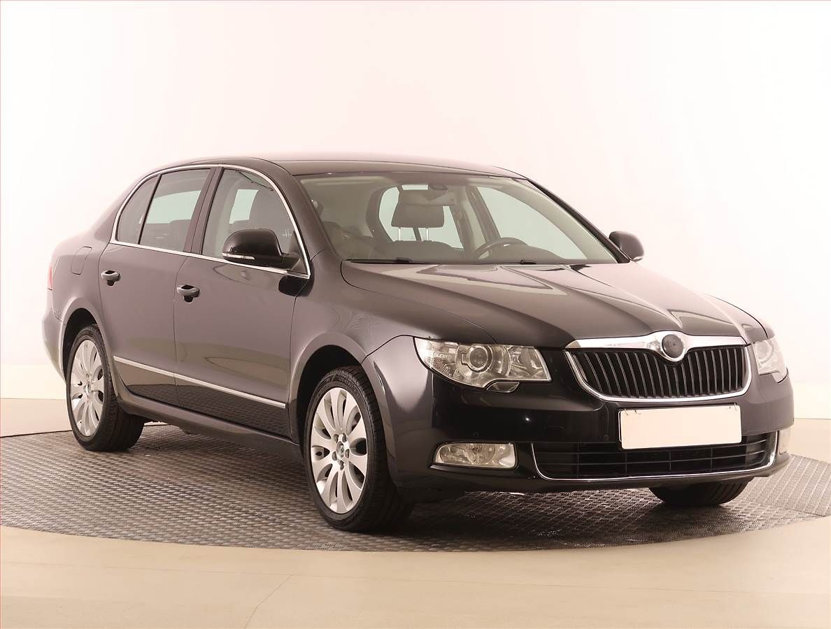 Škoda Superb Elegance 1.4 TSI, Navi, Xenony