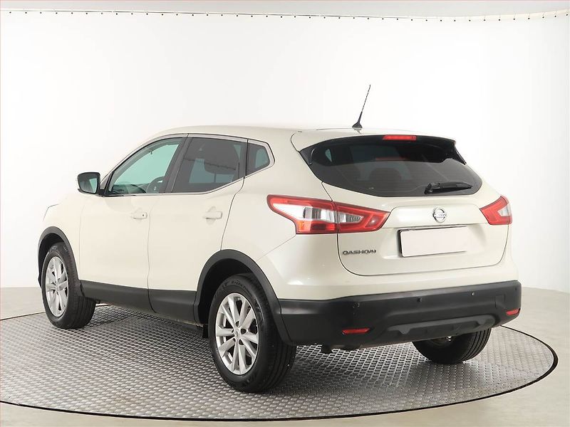 Nissan Qashqai (2015) 1.2 DIG-T, Tempomat - fotka 4 z 17