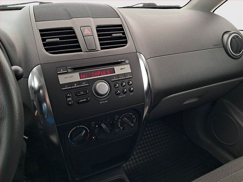 Suzuki SX4 (2014) 1.6 VVT, 4X4, ČR,1.maj - fotka 12 z 18