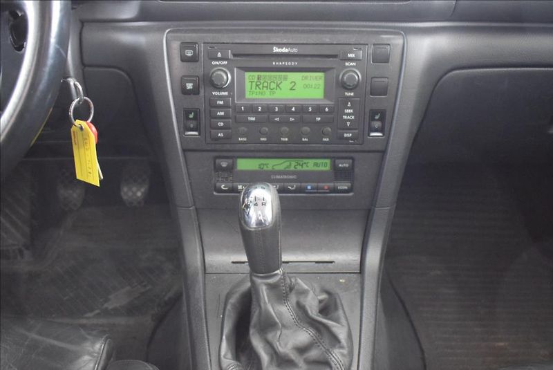 Škoda Superb 2,8 i V6 30V, klima,nová STK, - fotka 15 z 17