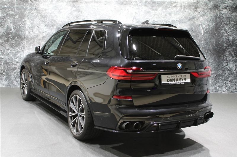 BMW X7 4,4 xDrive M50i B&W, Night-V - fotka 3 z 40