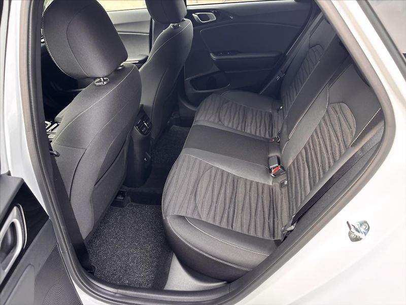 Kia ProCeed (2025) 1,5 T-GDI GPF 7DCT GT-LINE PLU - fotka 7 z 8