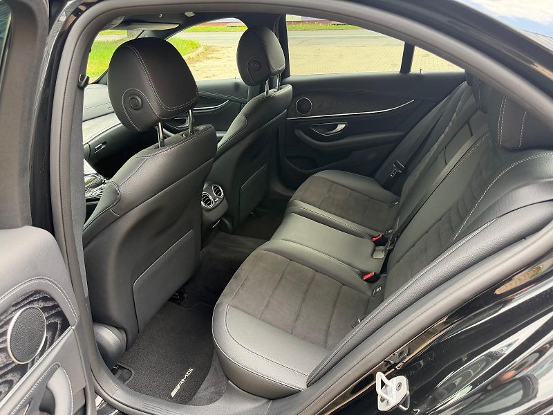 Mercedes-Benz Třídy E TOP / AMG 4matic/v zimě nejeté - fotka 13 z 30