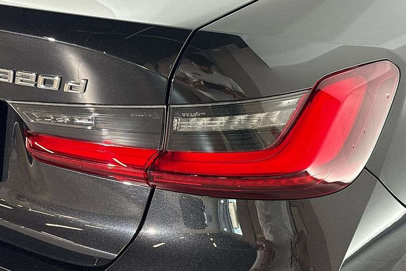 BMW Řada 3 320d xDrive - fotka 5 z 23