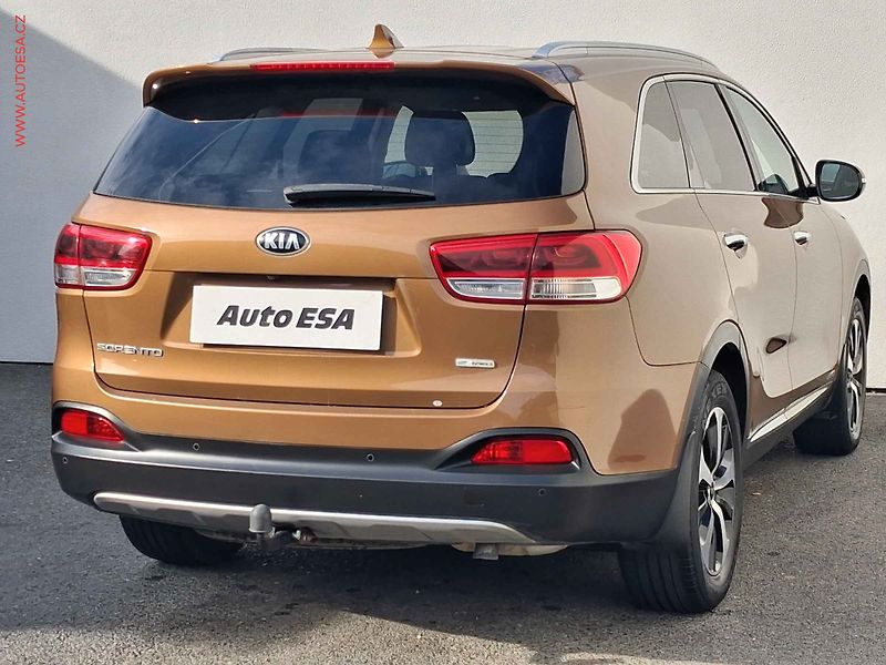 Kia Sorento (2017) 2.2CRDi 4x4, ČR, Navi, xenon - fotka 4 z 20