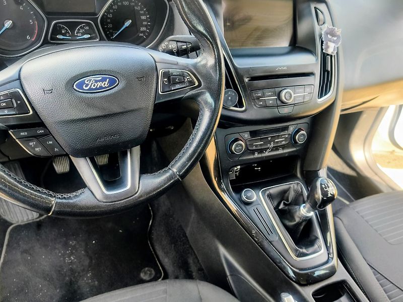 Ford Focus (2018) Ford Focus Kombi 1.5 TDCi 88kw - fotka 7 z 11