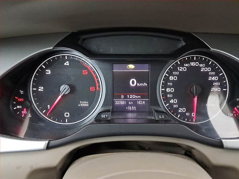 Audi A4 (2011) 2.0 TDI, Xenony, Tempomat - fotka 11 z 22