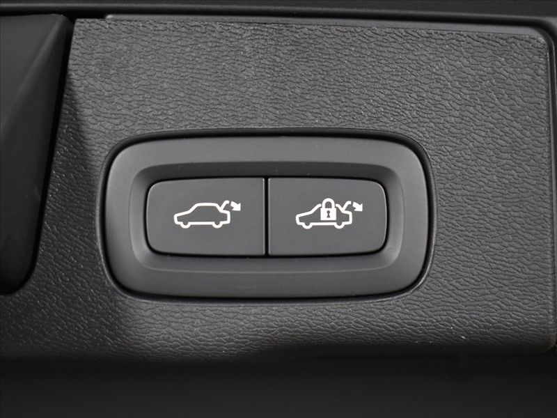 Volvo XC60 2,0 B4 AWD Plus Blis,Bezklíč - fotka 11 z 23