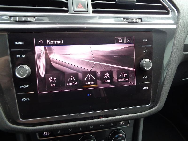 Volkswagen Tiguan 2.0 TDI HL 4x4 R line 140 kW 7 - fotka 16 z 30