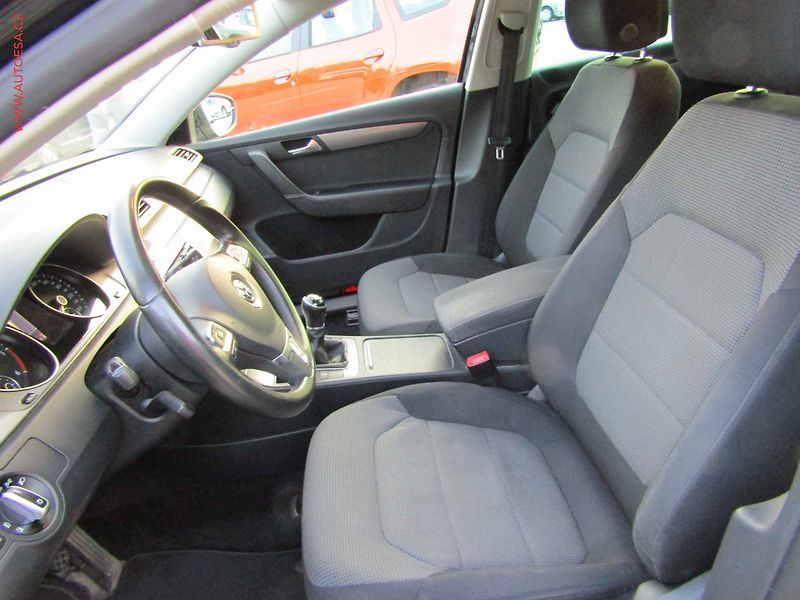 Volkswagen Passat (2013) 2.0TDi, ČR, Výhř.sed. - fotka 9 z 22