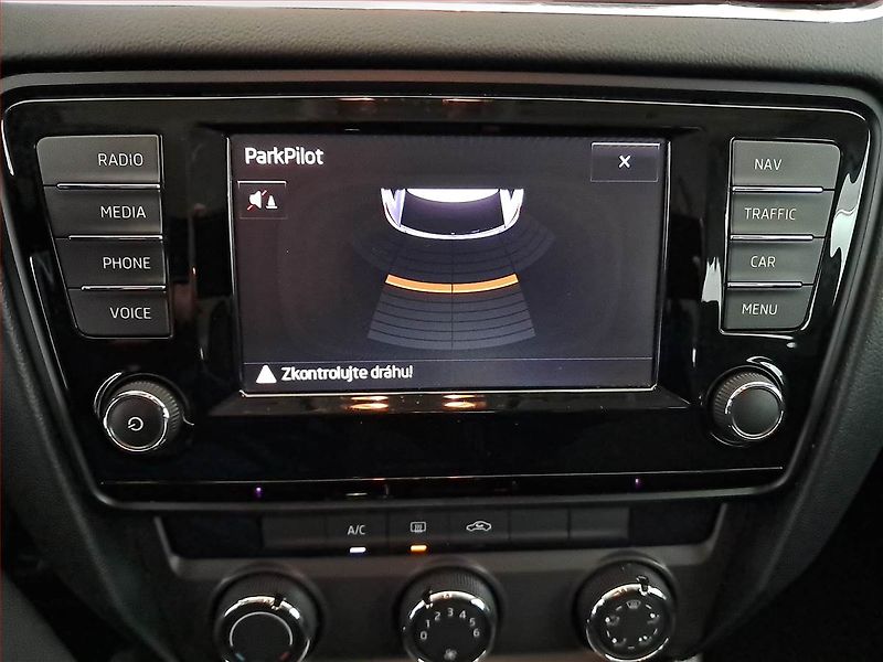 Škoda Octavia (2016) Ambition 1.6 TDI, Navi - fotka 18 z 18