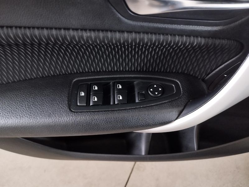 BMW Řada 1 (2014) 116I,75KW,KLIMA,ALU,SER.KN - fotka 21 z 30