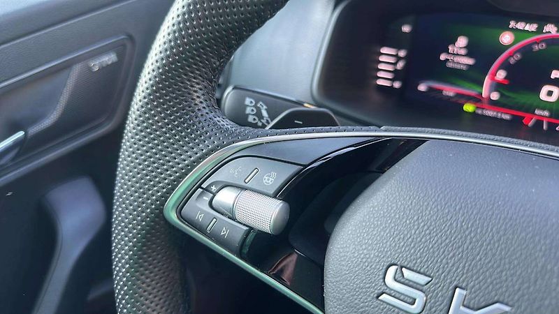 Škoda Karoq Sportline 2,0 TSI 140kW DSG7 4 - fotka 10 z 32
