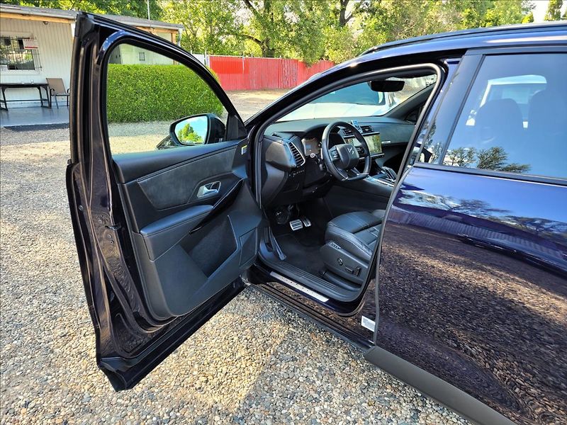 DS Automobiles DS7 Crossback 1,6 Louvre PHEV,4x4,kůže,LED - fotka 8 z 41