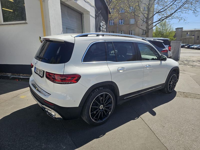 Mercedes-Benz GLB 200d 4M AMG 7míst - fotka 26 z 48