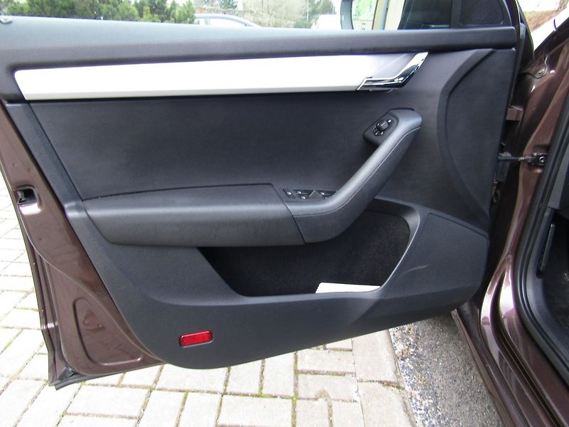 Škoda Octavia (2014) 1.6 TDI 77kW  ZIMNÍ KOLA - fotka 13 z 35
