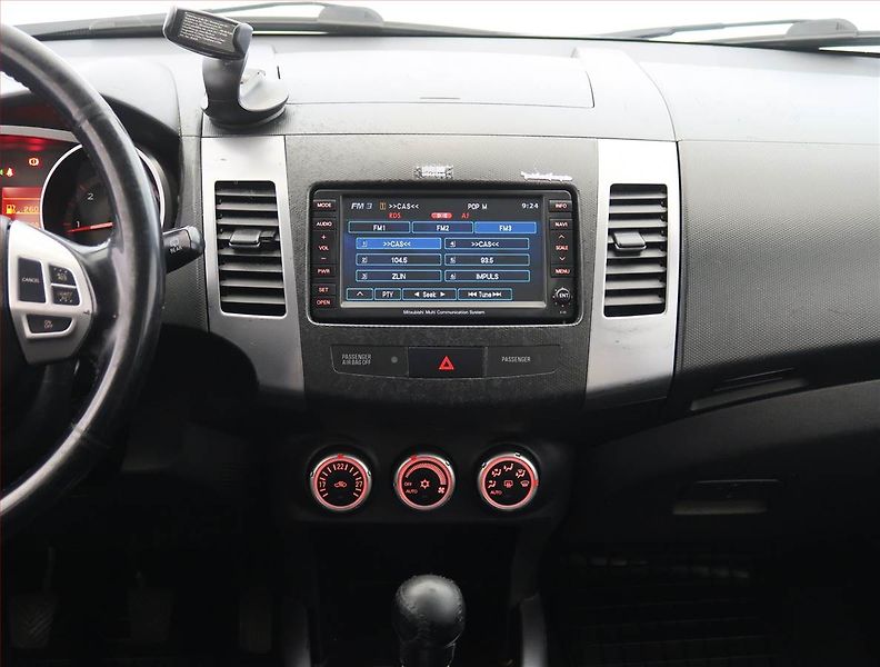 Mitsubishi Outlander (2009) 2.2 DI-D, 4X4, 7 míst, Navi - fotka 12 z 22