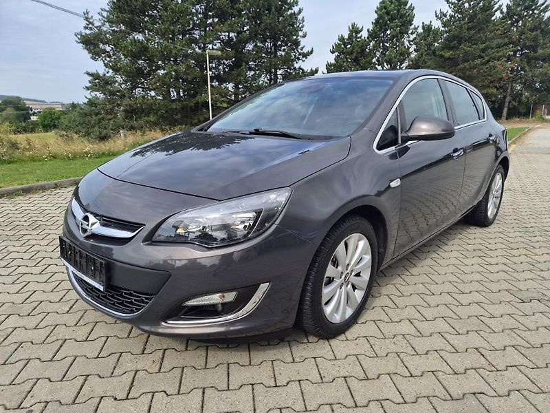 Opel Astra (2013) 1,4T COSMO - fotka 1 z 13