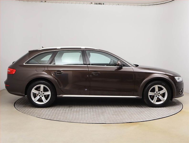 Audi A4 Allroad (2014) 2.0 TDI, 4X4, Automat - fotka 6 z 24