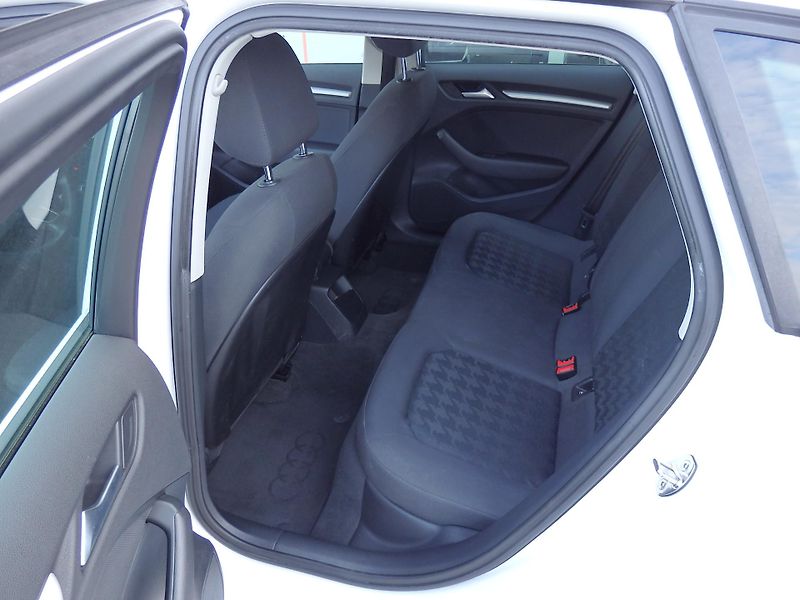 Audi A3 SPORTBACK 1.6 TDI KLIMA - fotka 7 z 17