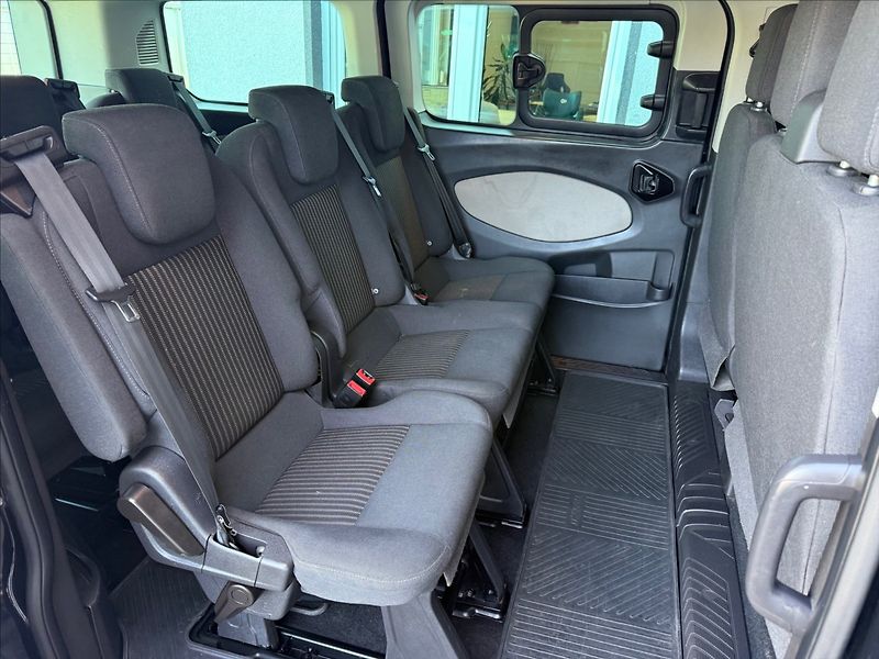 Ford Tourneo Custom 2,2 9míst,92kW,po servisu - fotka 20 z 26