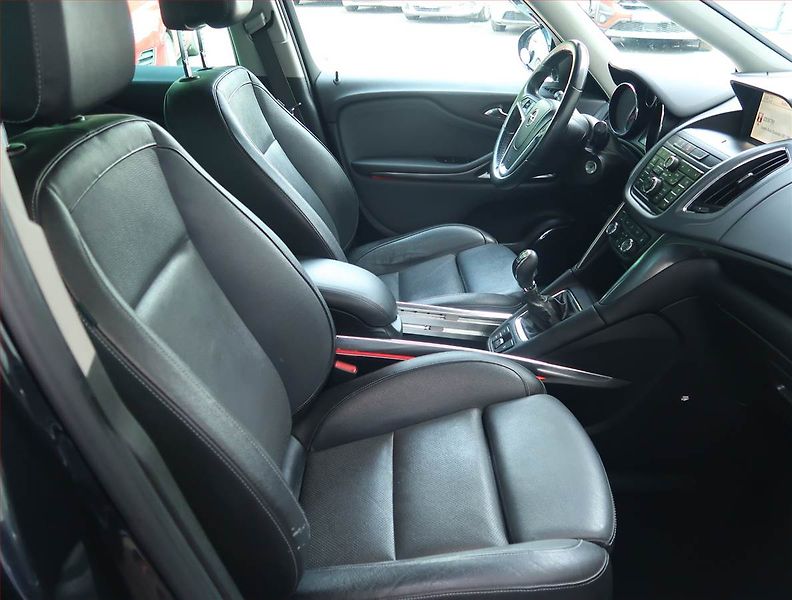 Opel Zafira (2013) Cosmo 1.6 CDTI, Tempomat - fotka 9 z 15