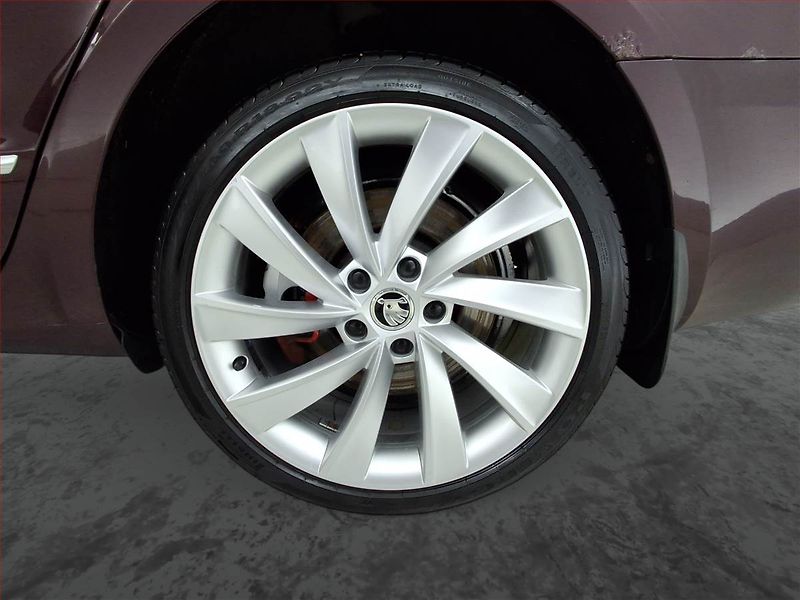 Škoda Superb (2009) 3.6 FSI V6, 4X4, Automat - fotka 15 z 23