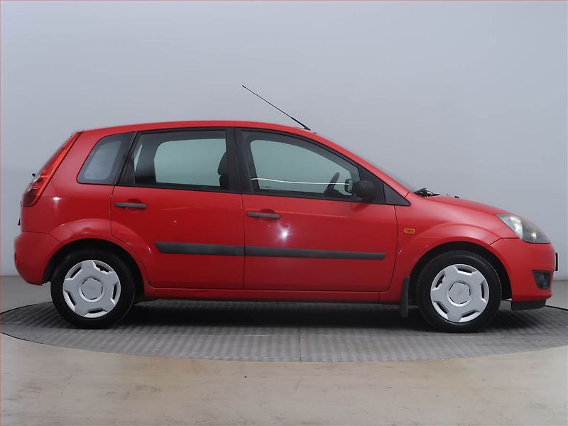 Ford Fiesta (2007) 1.4 TDCi, ČR,1.maj - fotka 6 z 14