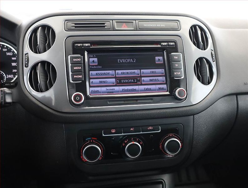 Volkswagen Tiguan (2012) 2.0 TDI, Tempomat - fotka 9 z 17