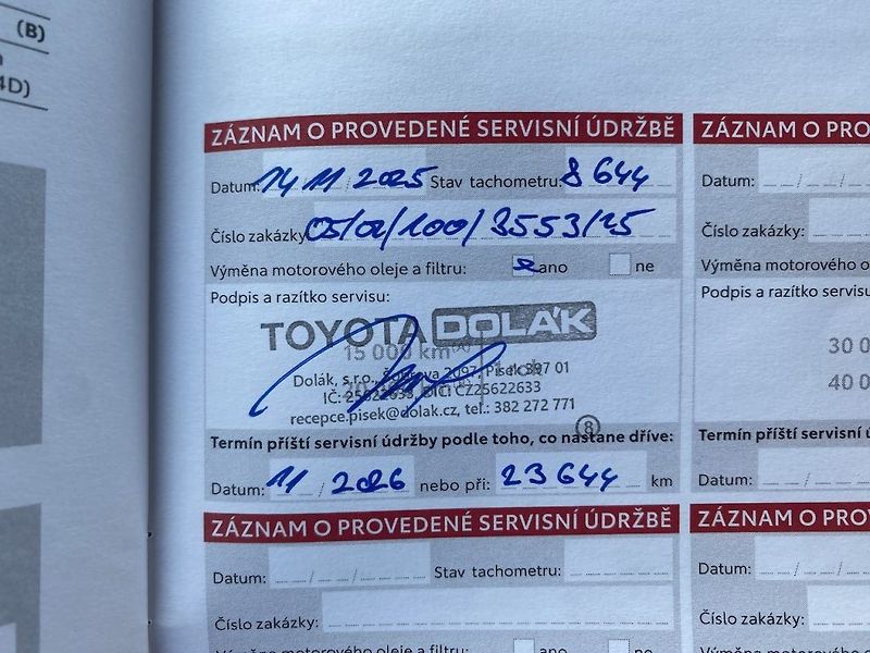Toyota Aygo 1.0i, ČR, Executive, automat - fotka 18 z 18