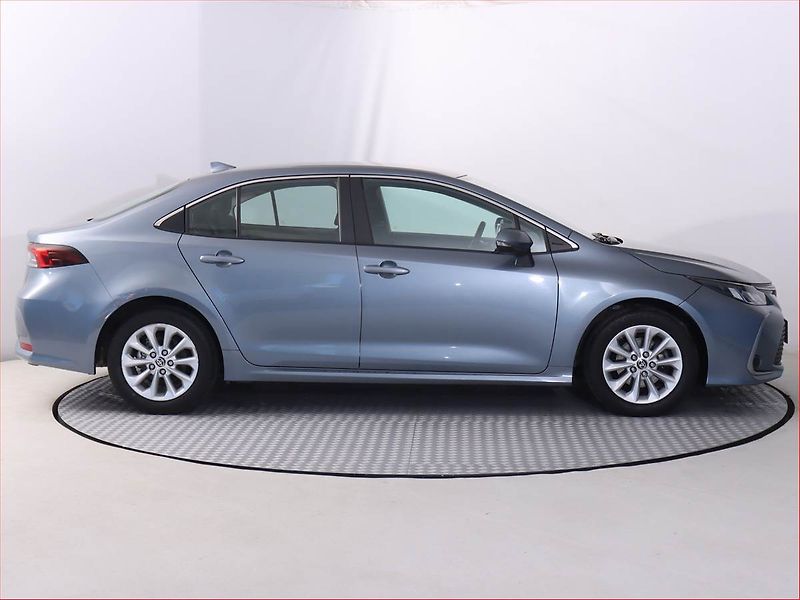 Toyota Corolla (2022) 1.5 VVT-i, Serv.kniha - fotka 6 z 19