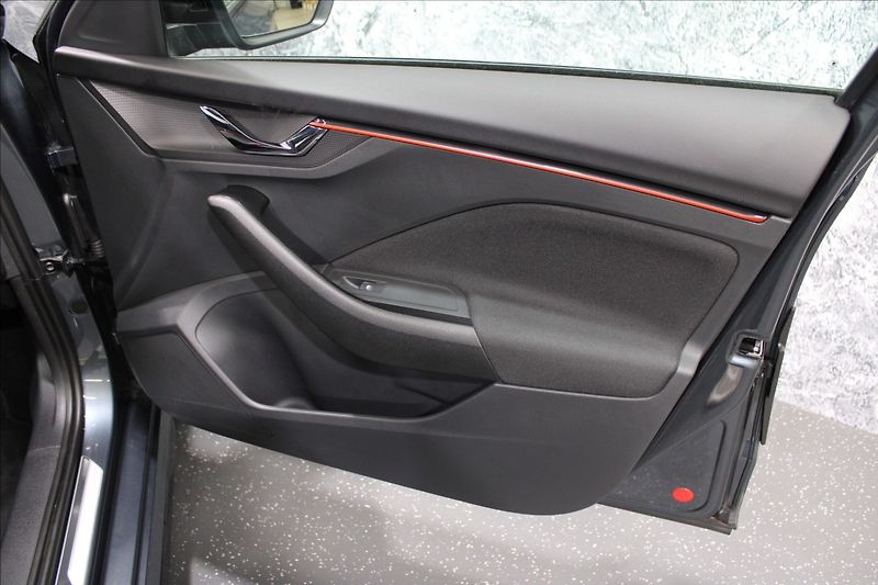 Škoda Kamiq 1,5 TSI 110kW Monte Carlo - fotka 10 z 34