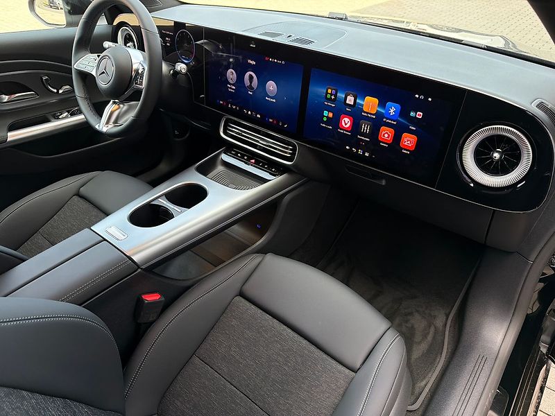 Mercedes-Benz CLA 200 Shooting Brake - fotka 28 z 34
