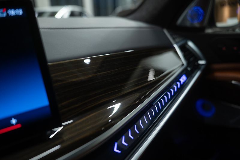 BMW X5 (2025) M30xD NEZÁVISLÉ MASÁŽE VZDUCH  - fotka 54 z 54