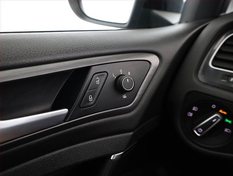 Volkswagen Golf (2017) 1.6 TDI, Serv.kniha, Navi - fotka 16 z 18