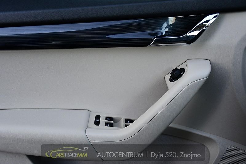 Škoda Octavia 1,6TDi TAŽNÉ ACC  - fotka 30 z 53